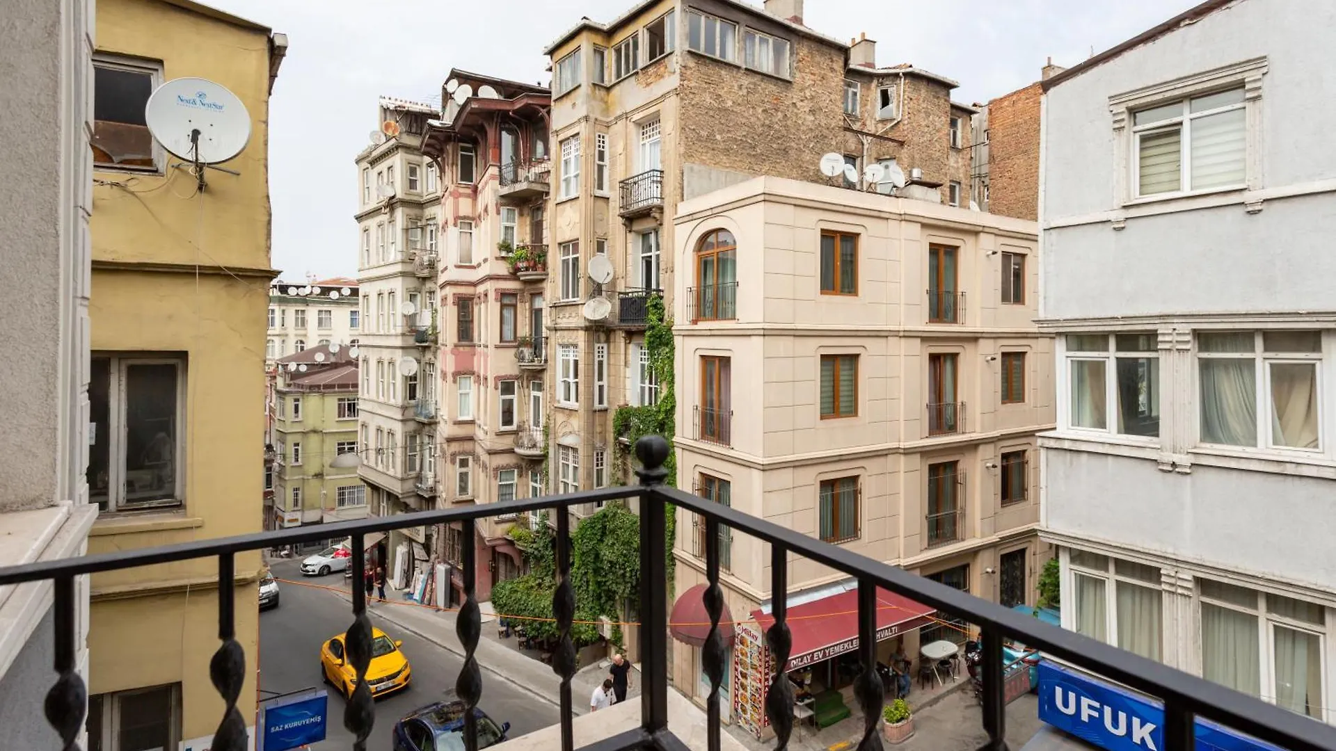Lovely And Snug Flat, Just Steps From Istiklal Street Istanbul Turkiet